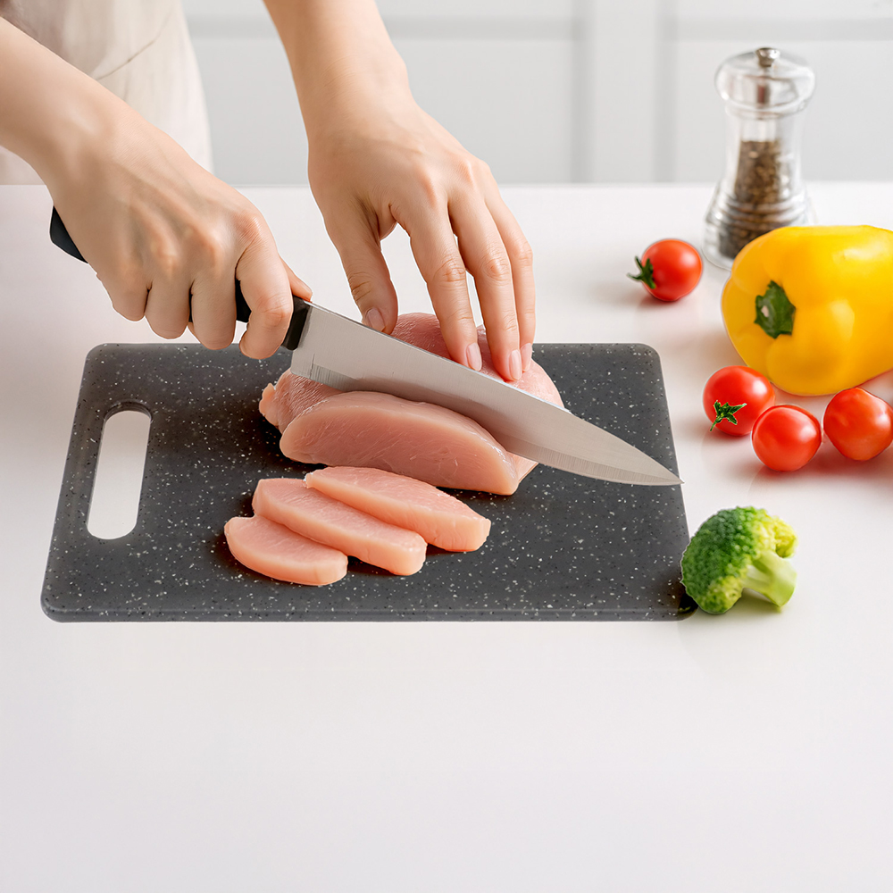 Tagliere da cucina antigraffio in PP nero 25x15cm spessore 8 mm - immagine 2